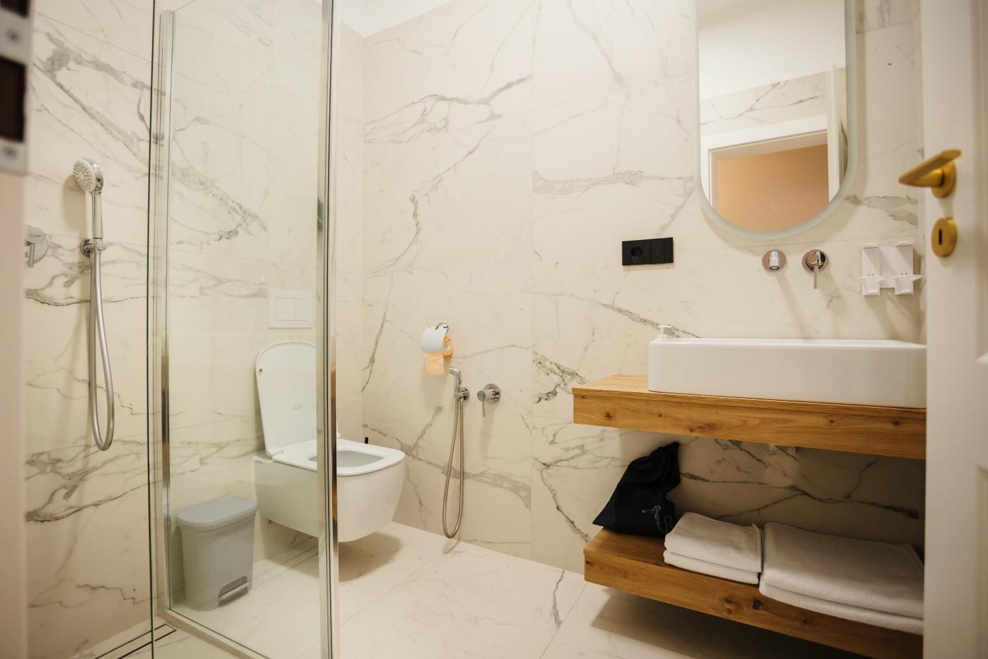 Bloom Downtown Suites 克卢日-纳波卡 外观 照片